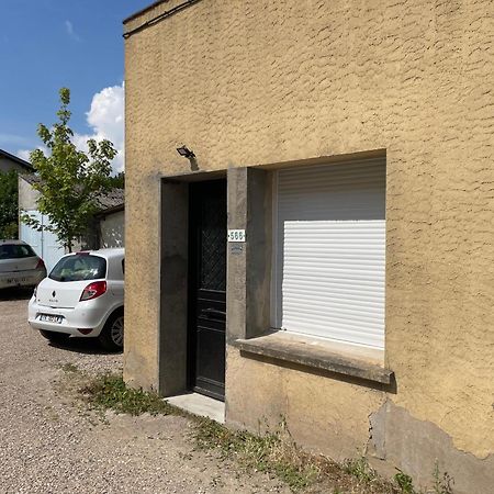 Le Pelican Villars-les-Dombes Exterior photo